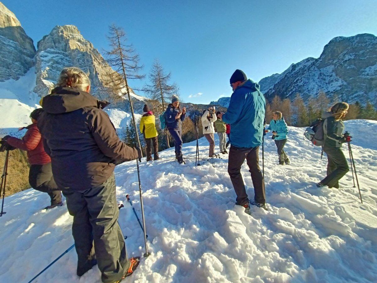 Ciaspolata panoramica con Cena in Rifugio al Monte Pelmo Ciaspolata panoramica con Cena in Rifugio al Monte Pelmo desktop picture