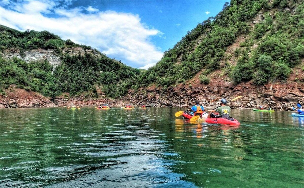 Kayak nei Canyon del Novella in Val di Non desktop picture
