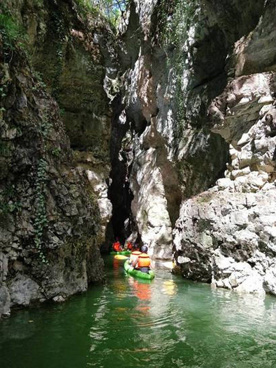 Kayak nei Canyon del Novella in Val di Non desktop picture