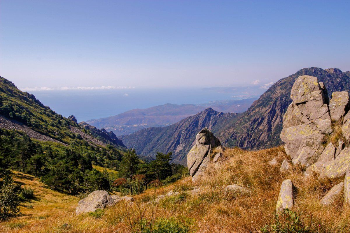 Trekking panoramico nell’Alta Via dei Monti Liguri desktop picture