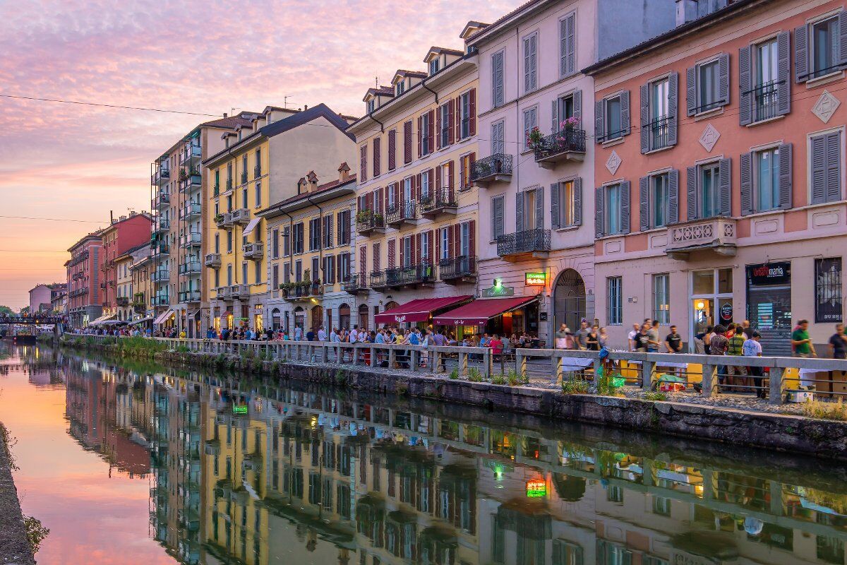 Milano città d'acqua: passeggiata lungo i Navigli e la Darsena desktop picture