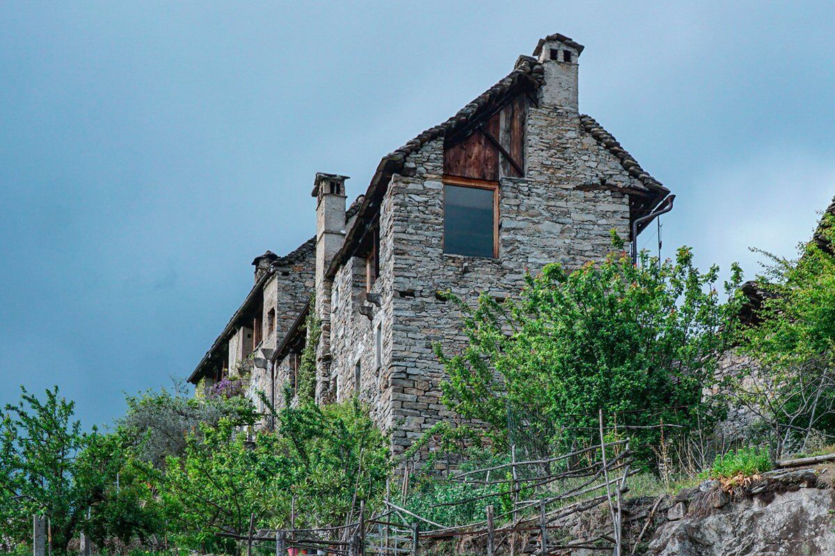 Mille villaggi in uno: escursione tra le antiche frazioni di Montecrestese desktop picture
