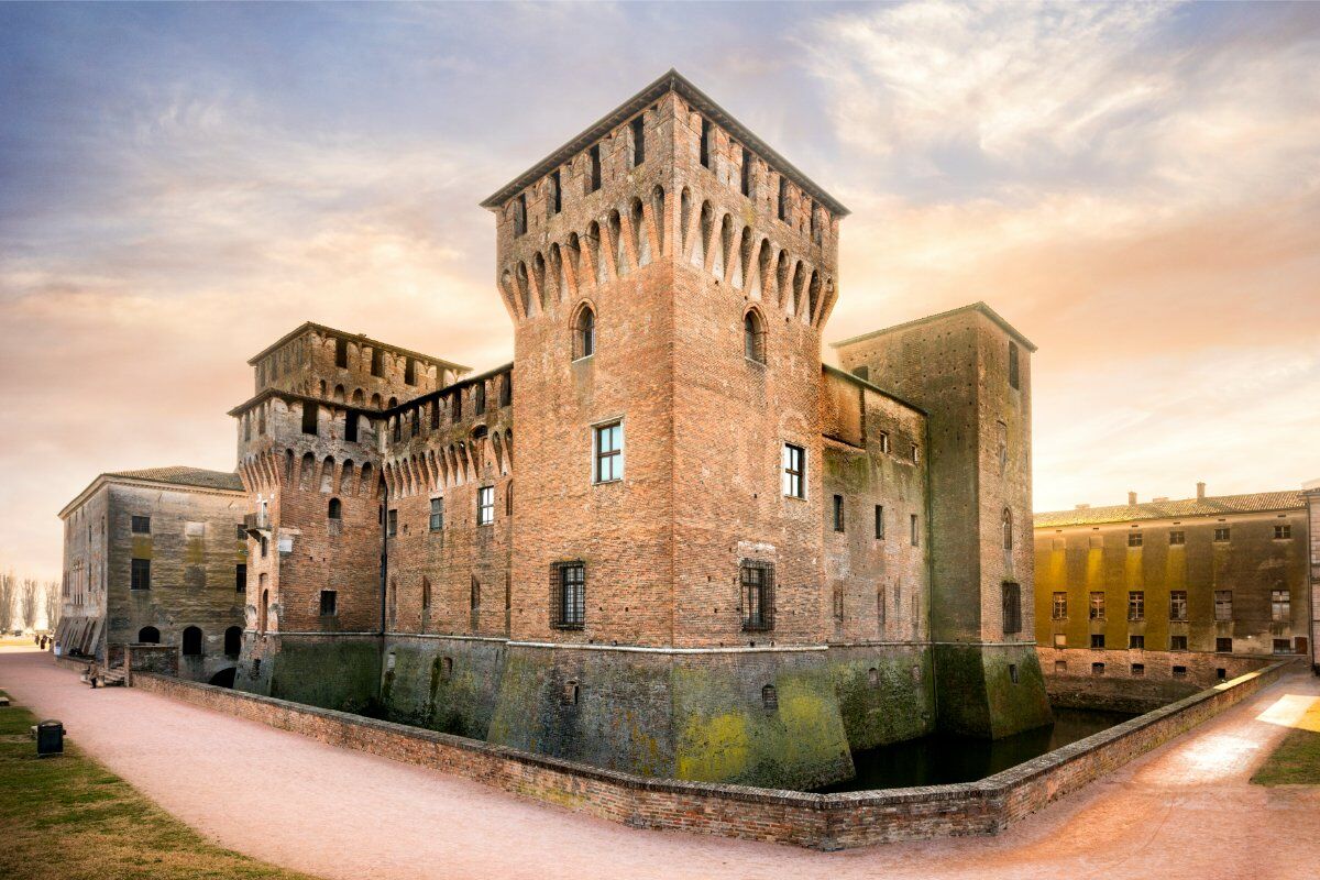 Passeggiata Romantica a Mantova: racconti e vicende amorose desktop picture