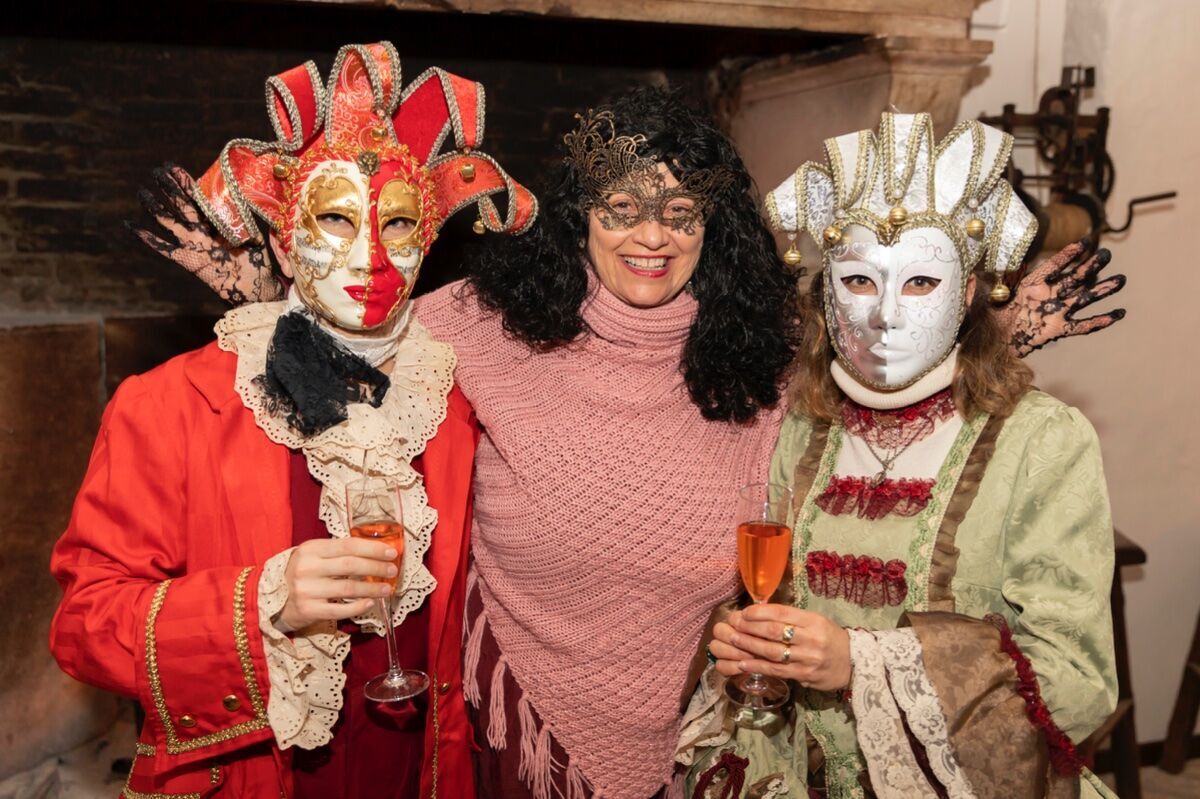 Serata di Carnevale in maschera a Villa Italia Serata di Carnevale in maschera a Villa Italia desktop picture