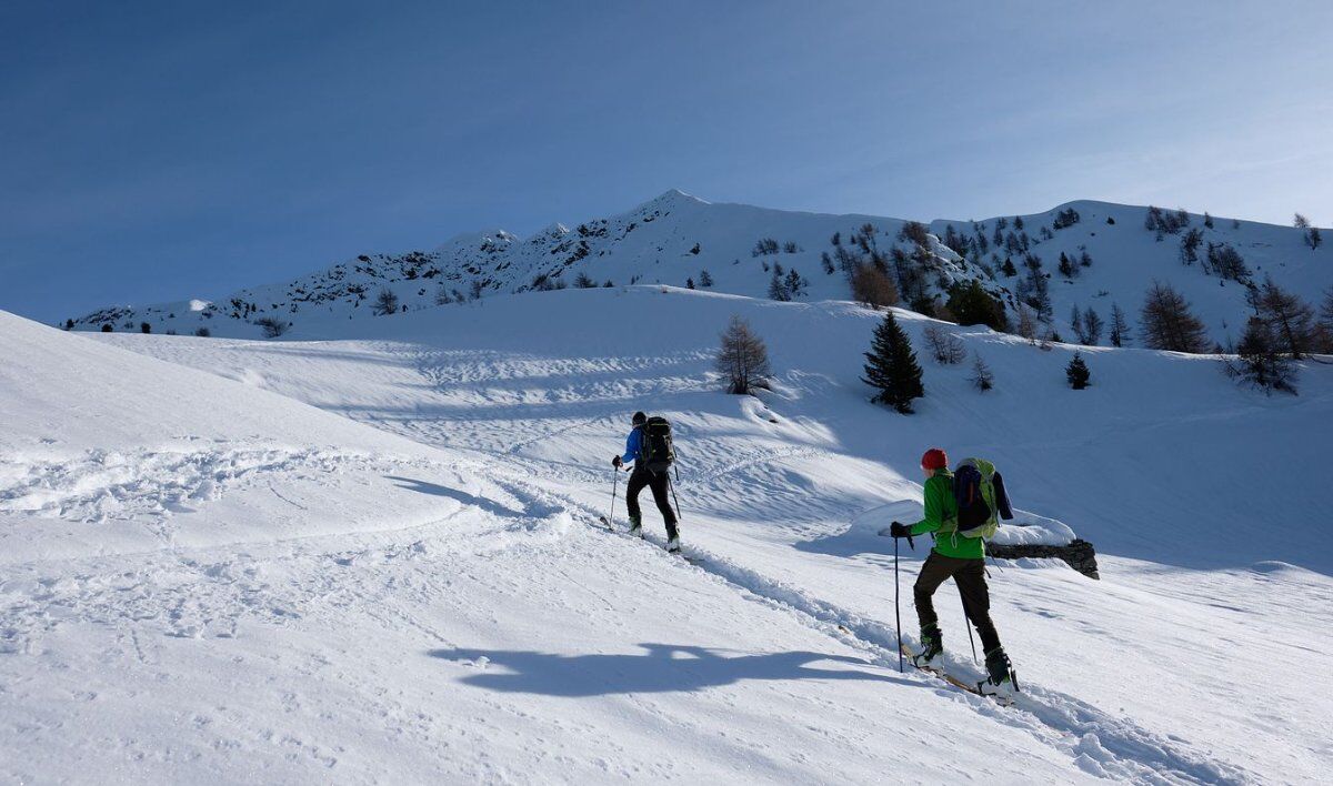 Ciaspolata con pranzo in rifugio nella Valle del Bitto Ciaspolata con pranzo in rifugio nella Valle del Bitto desktop picture