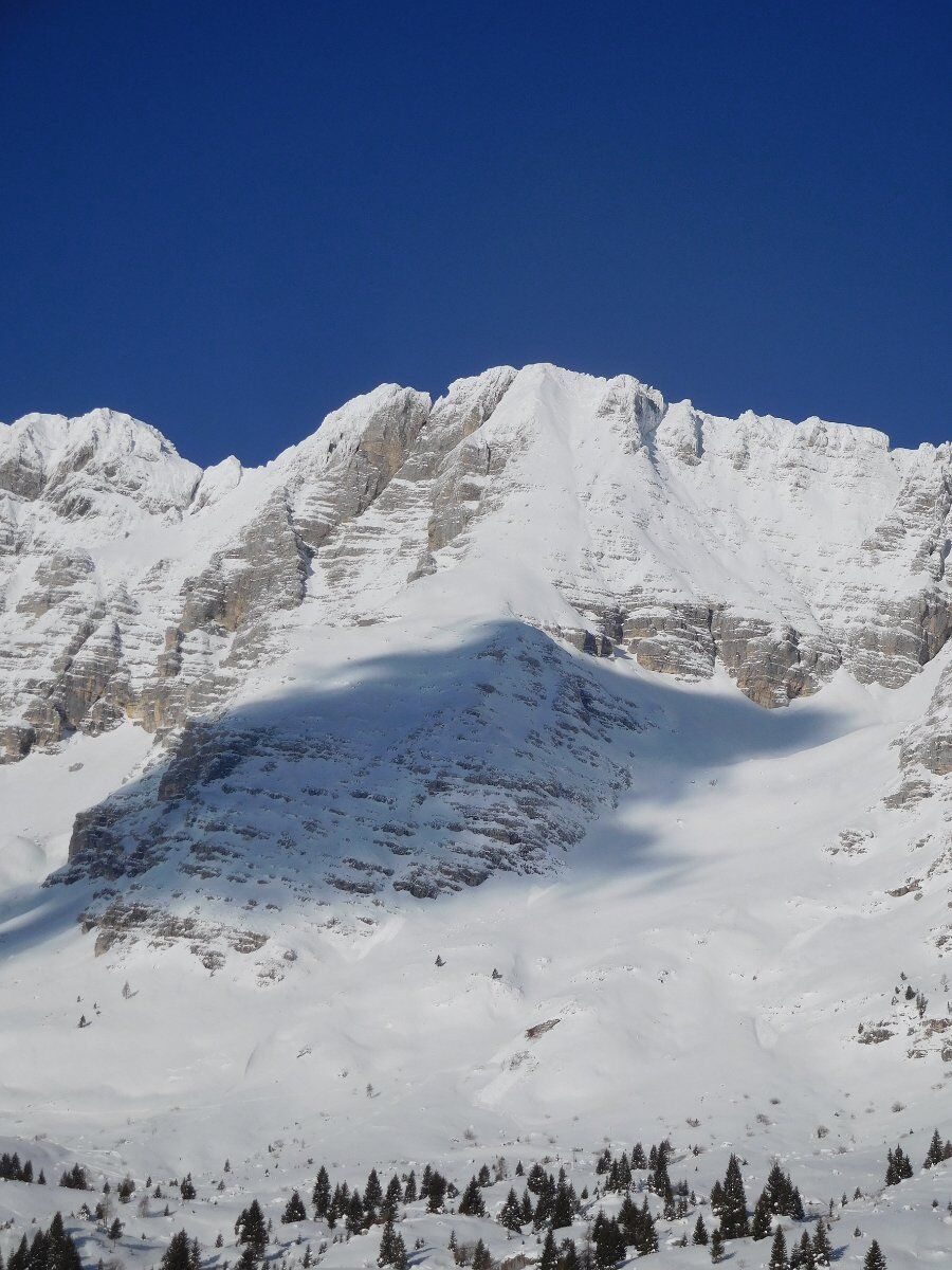 Ciaspolata panoramica sull'Altopiano del Montasio Ciaspolata panoramica sull'Altopiano del Montasio desktop picture