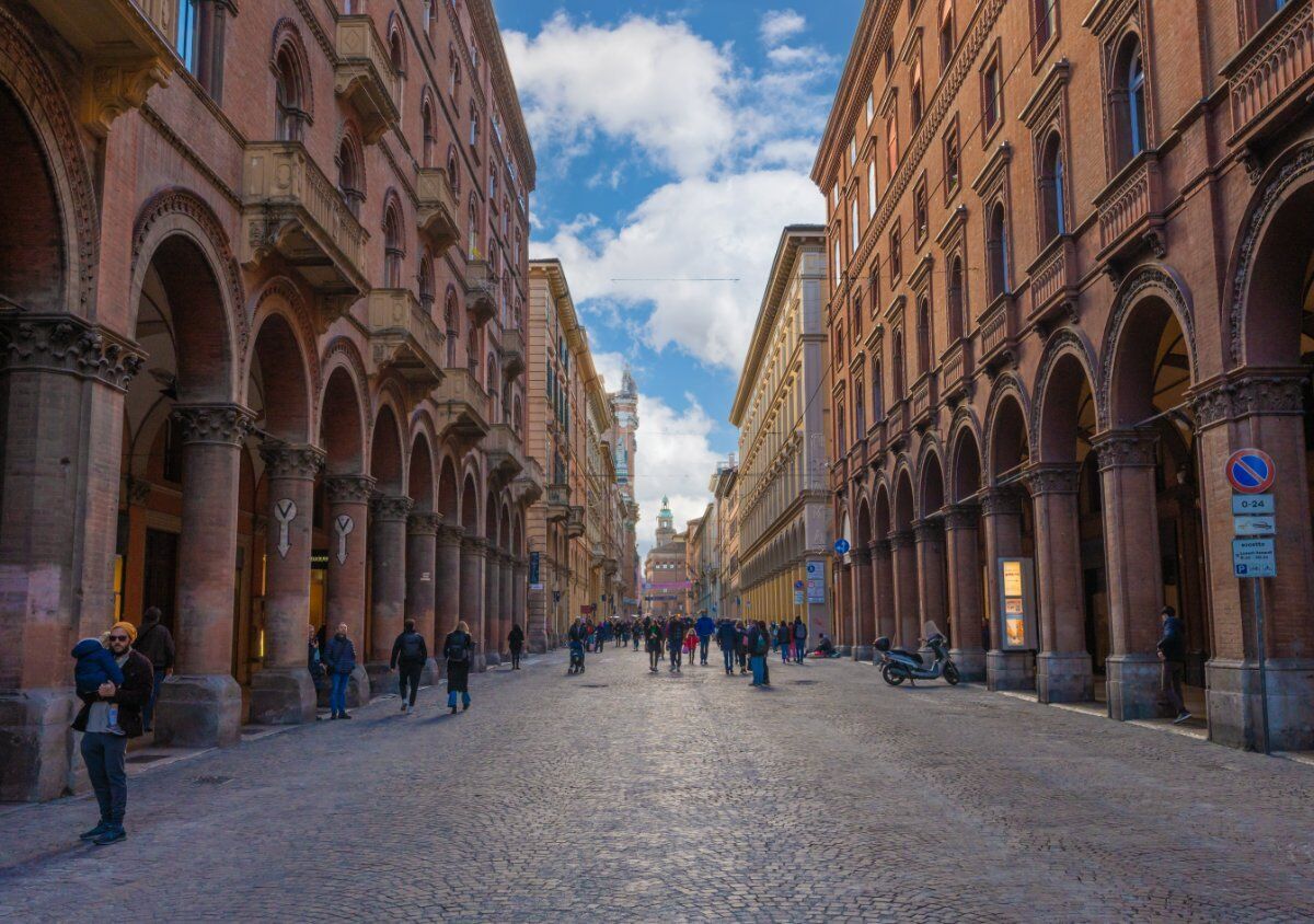 Caccia al tesoro a Bologna: tra i vicoli della Città Rossa desktop picture