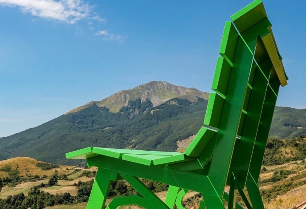 Trekking panoramico a Vallisnera: tra la big bench verde e la cascata della Carvara desktop picture