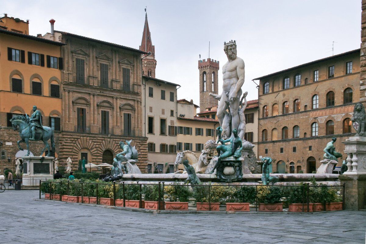 Firenze e le Donne: passeggiata con le progressiste della storia desktop picture