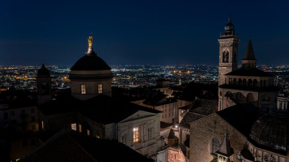 Trekking in Città Alta: Bergamo al tramonto e sotto le stelle desktop picture