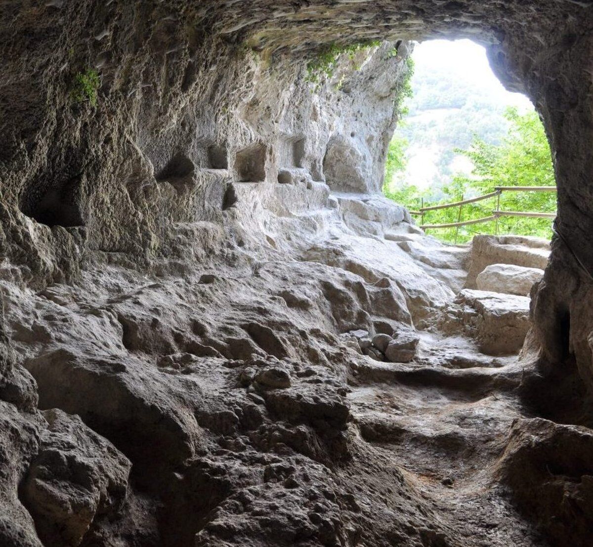 Trekking a Monte Mauro: cuore più selvaggio della Vena del Gesso Trekking a Monte Mauro: cuore più selvaggio della Vena del Gesso desktop picture