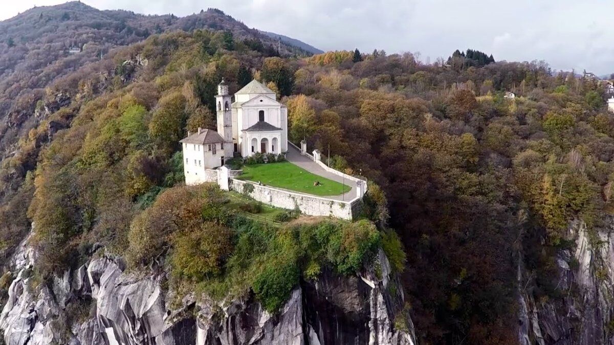 Escursione alla Madonna del Sasso: i panorami del Lago d'Orta desktop picture