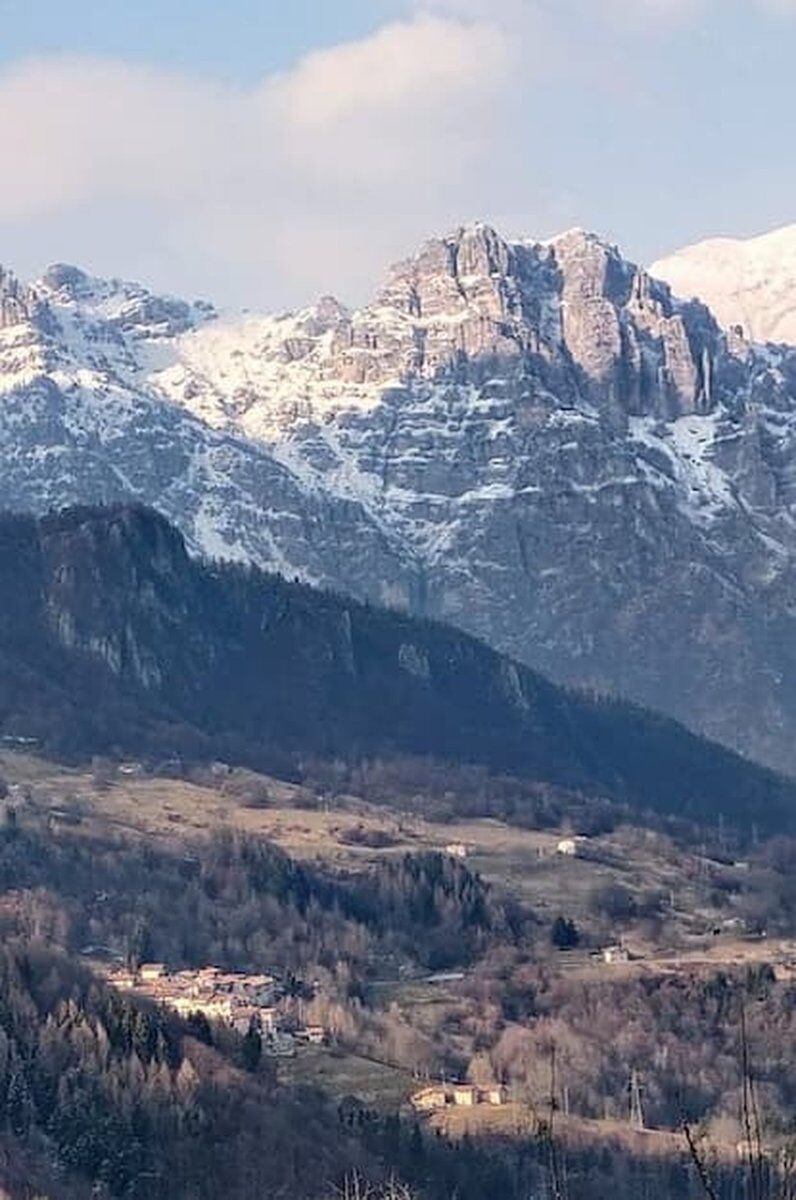 Trekking sotto le Piccole Dolomiti Bresciane: Presegno e Bisenzio desktop picture