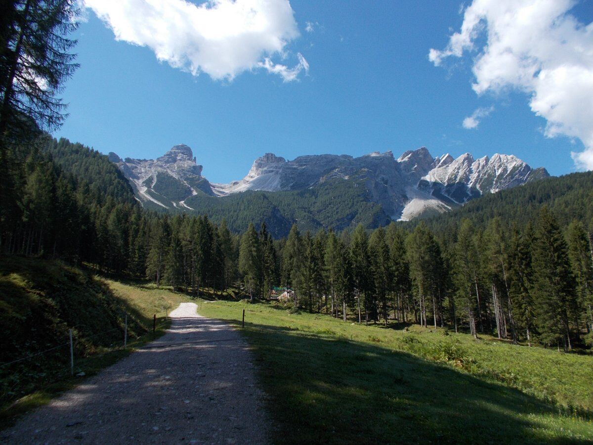 Val di Zoldo: Trekking al laghetto del Vach e al borgo di Colcerver desktop picture
