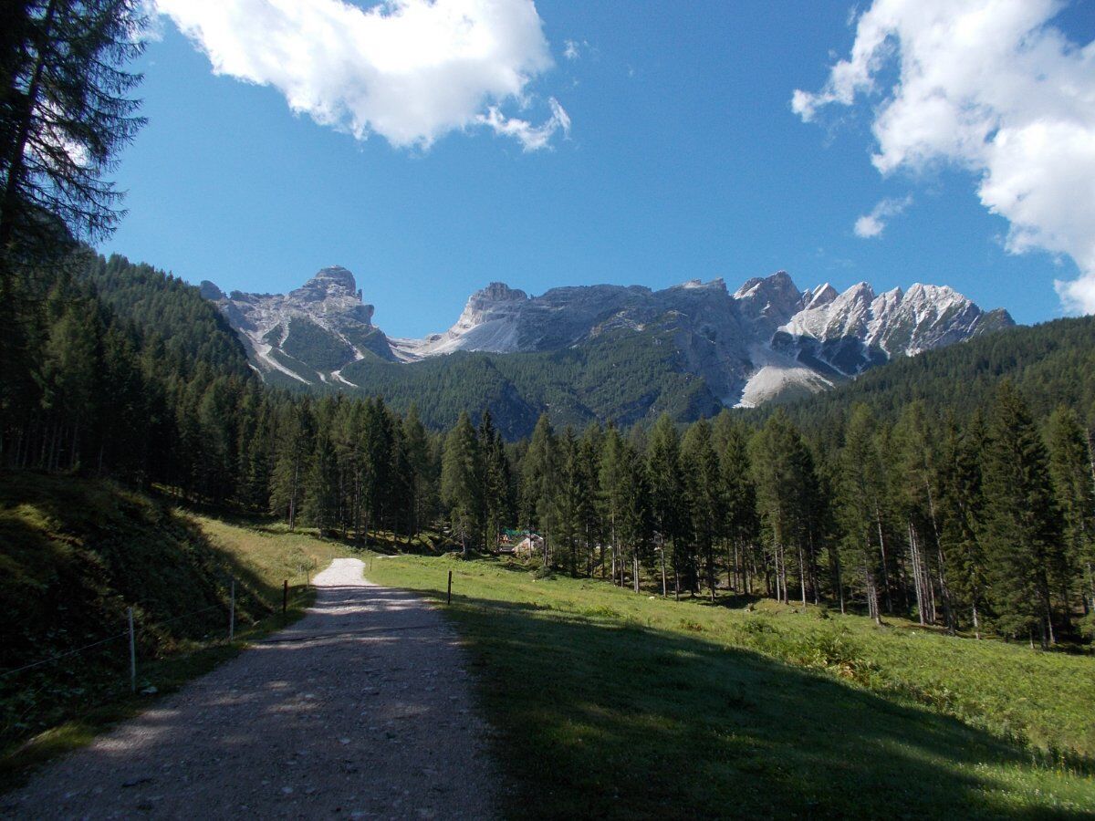 Val di Zoldo: Trekking al laghetto del Vach e al borgo di Colcerver Val di Zoldo: Trekking al laghetto del Vach e al borgo di Colcerver desktop picture