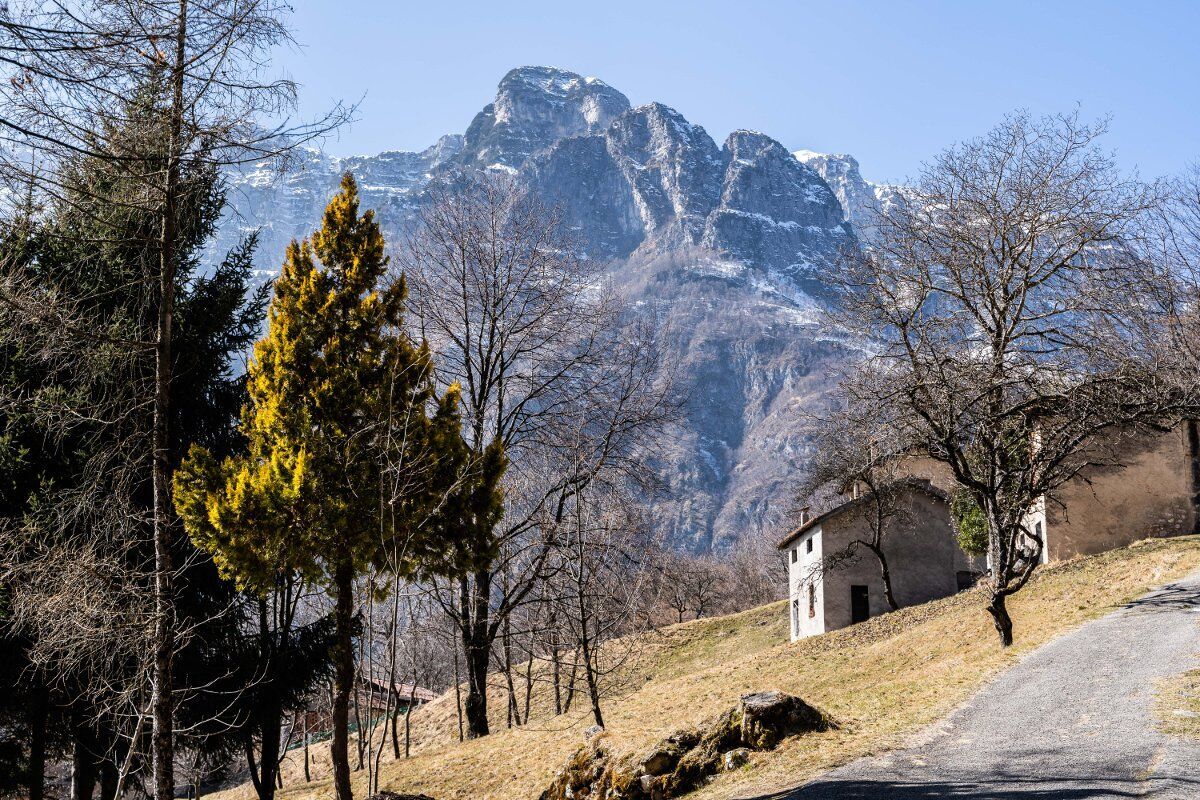 Trekking primaverile tra la Val Falcina e i Cadini del Brenton desktop picture