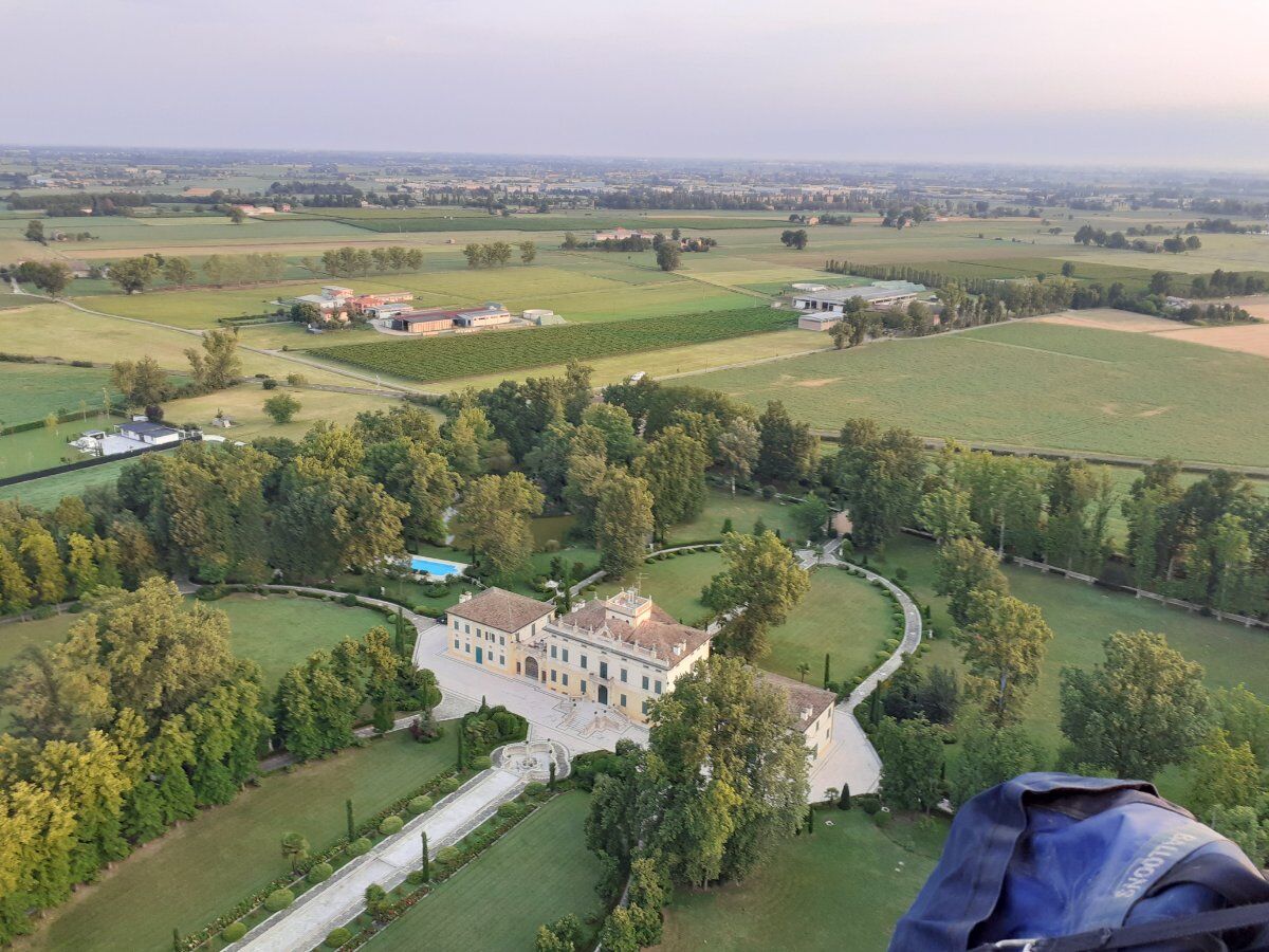 Volo in Mongolfiera al tramonto sulla pianura veneta: un'esperienza da sogno Volo in Mongolfiera al tramonto sulla pianura veneta: un'esperienza da sogno desktop picture