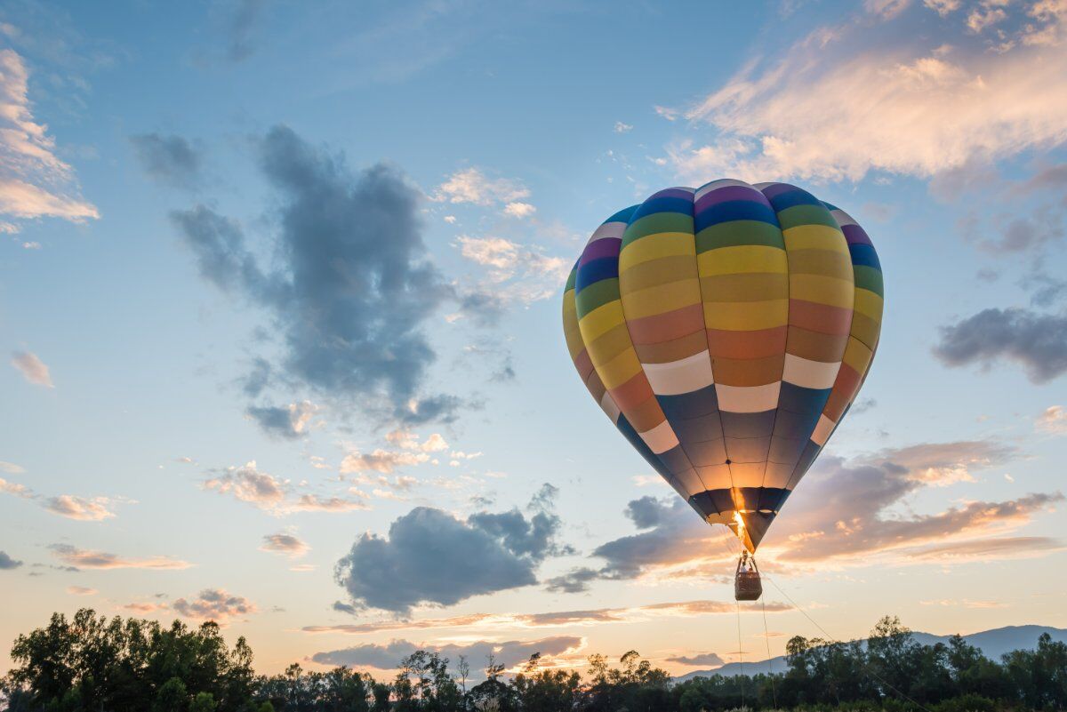Volo in Mongolfiera al tramonto sulla pianura veneta: un'esperienza da sogno Volo in Mongolfiera al tramonto sulla pianura veneta: un'esperienza da sogno desktop picture