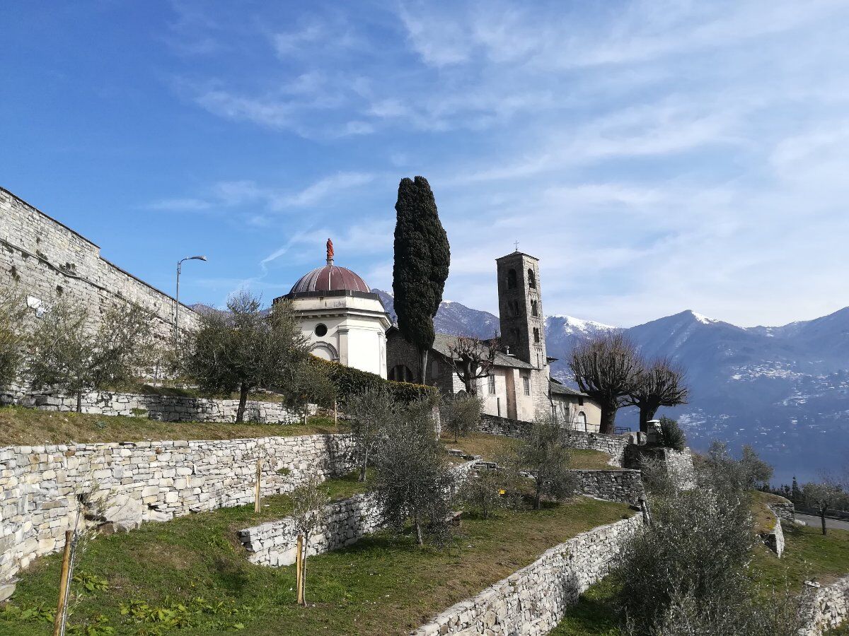 Trekking al Monte Colmegnone: vetta panoramica sul Lago di Como desktop picture