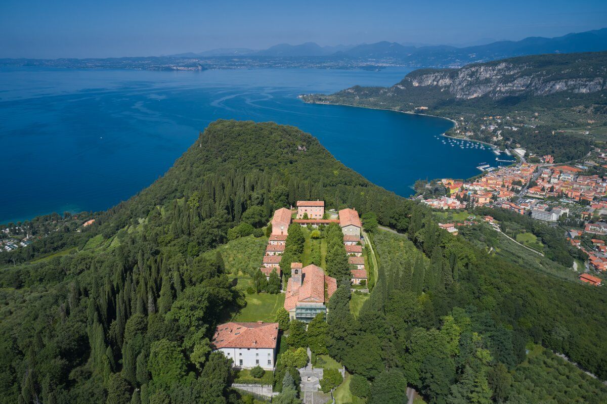 Trekking panoramico tra le Rocche del Garda desktop picture