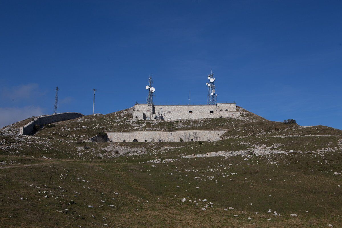 Escursione tra il rifugio Chierego e il Forte di Naole desktop picture