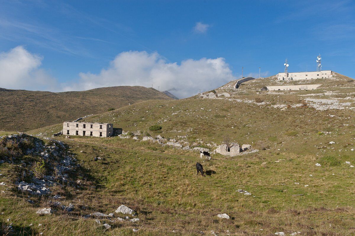 Escursione tra il rifugio Chierego e il Forte di Naole desktop picture