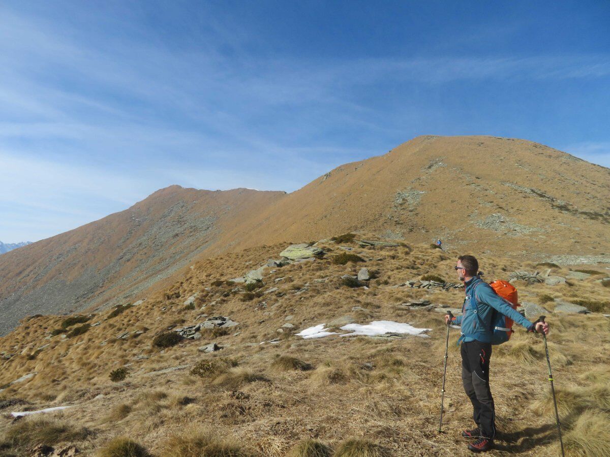 Trekking alla conquista di Monte Vaccarezza e Cima dell’Angiolino Trekking alla conquista di Monte Vaccarezza e Cima dell’Angiolino desktop picture
