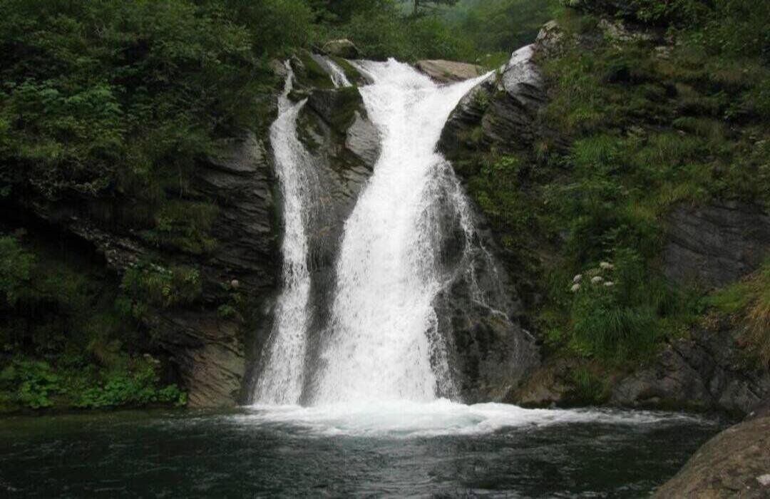 Passeggiata bucolica in Val Susa, verso il Rifugio Geat Val Gravio Passeggiata bucolica in Val Susa, verso il Rifugio Geat Val Gravio desktop picture