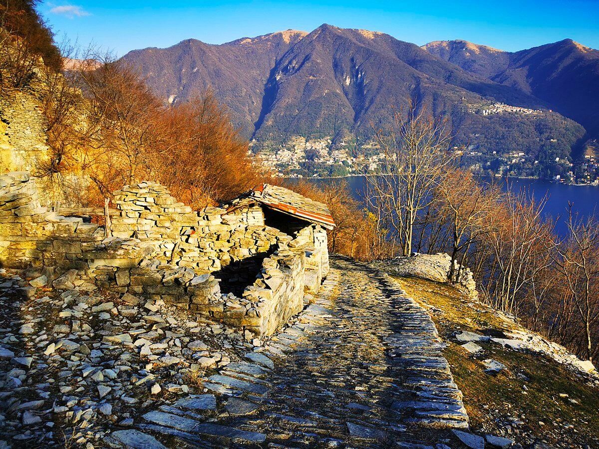 Tra antiche mulattiere: Pic-nic al tramonto sul Lago di Como Tra antiche mulattiere: Pic-nic al tramonto sul Lago di Como desktop picture