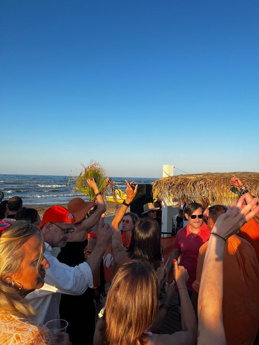 Orange Beach Party a Rimini Orange Beach Party a Rimini desktop picture