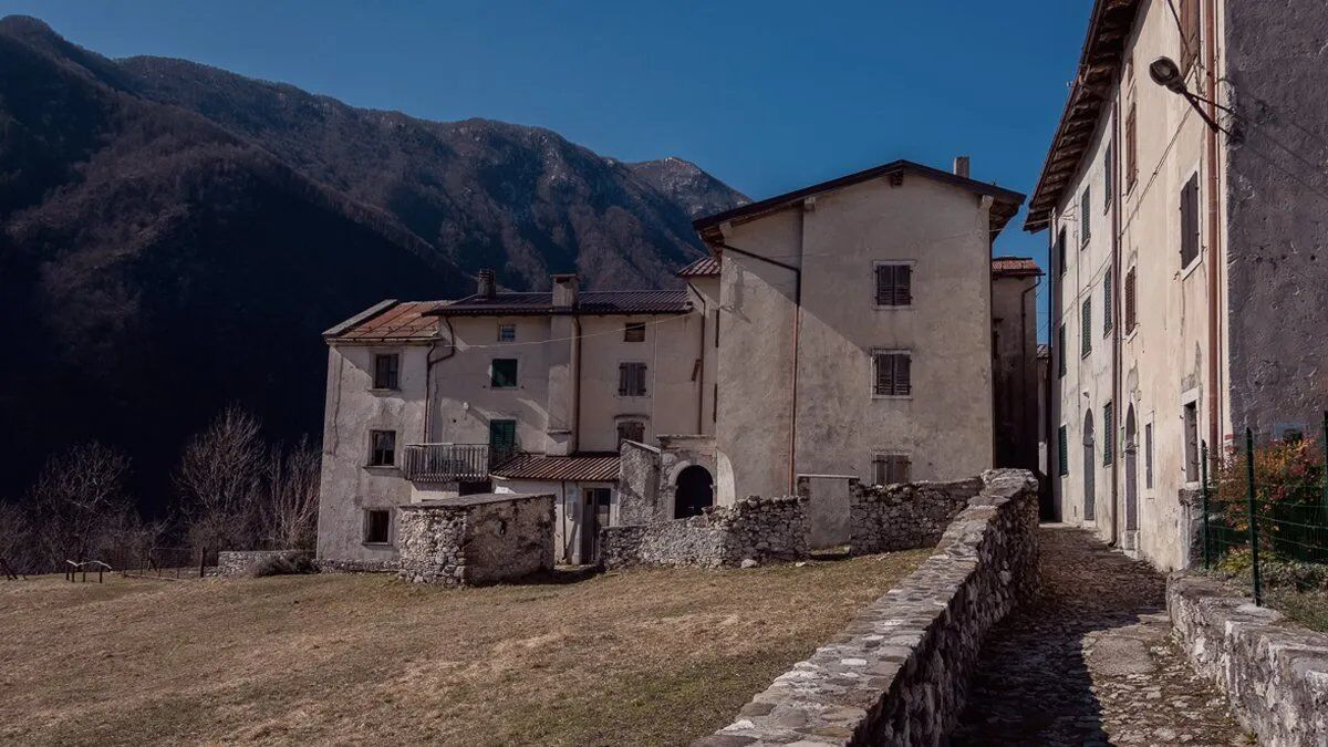 Escursione alla scoperta di Stavoli, il borgo isolato dal mondo desktop picture