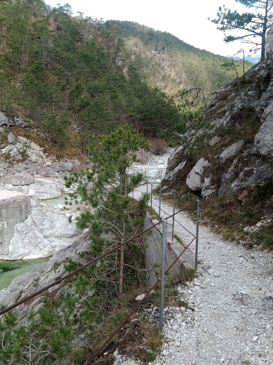 Escursione alla scoperta di Stavoli, il borgo isolato dal mondo Escursione alla scoperta di Stavoli, il borgo isolato dal mondo desktop picture