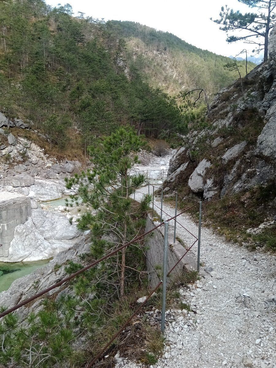 Escursione alla scoperta di Stavoli, il borgo isolato dal mondo desktop picture