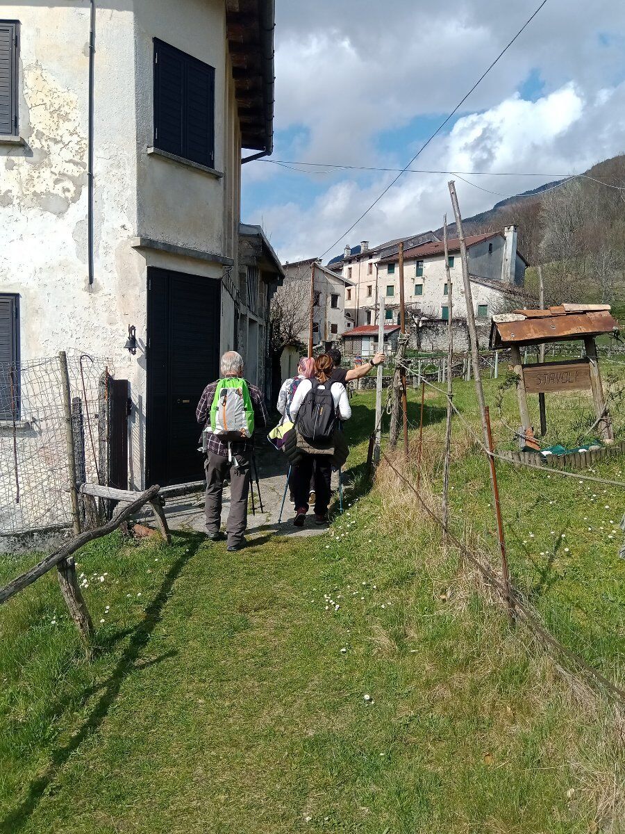 Escursione alla scoperta di Stavoli, il borgo isolato dal mondo Escursione alla scoperta di Stavoli, il borgo isolato dal mondo desktop picture