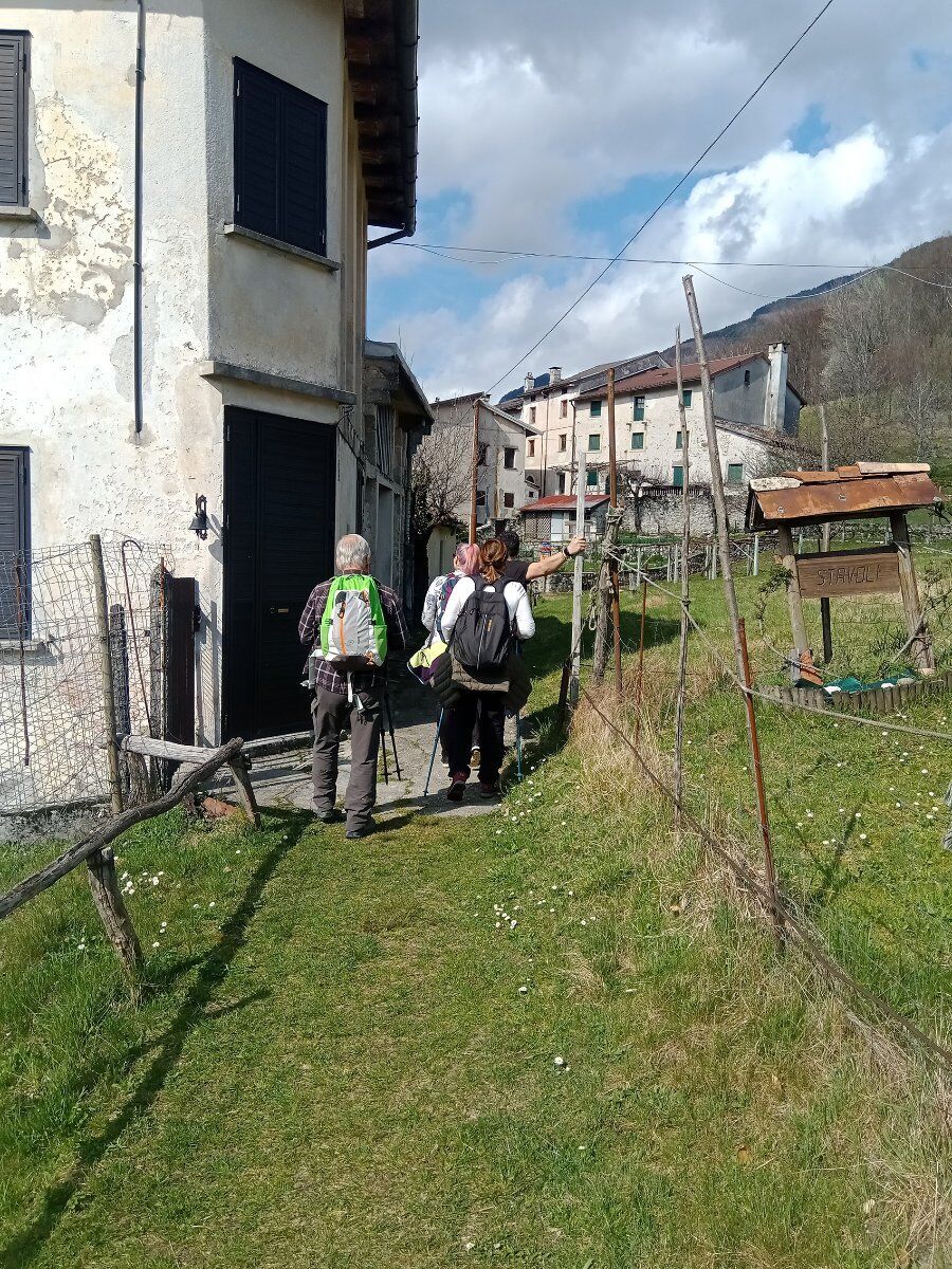 Escursione alla scoperta di Stavoli, il borgo isolato dal mondo desktop picture