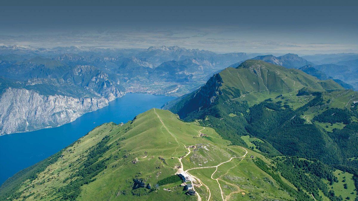 Giro delle Malghe sul Monte Baldo desktop picture