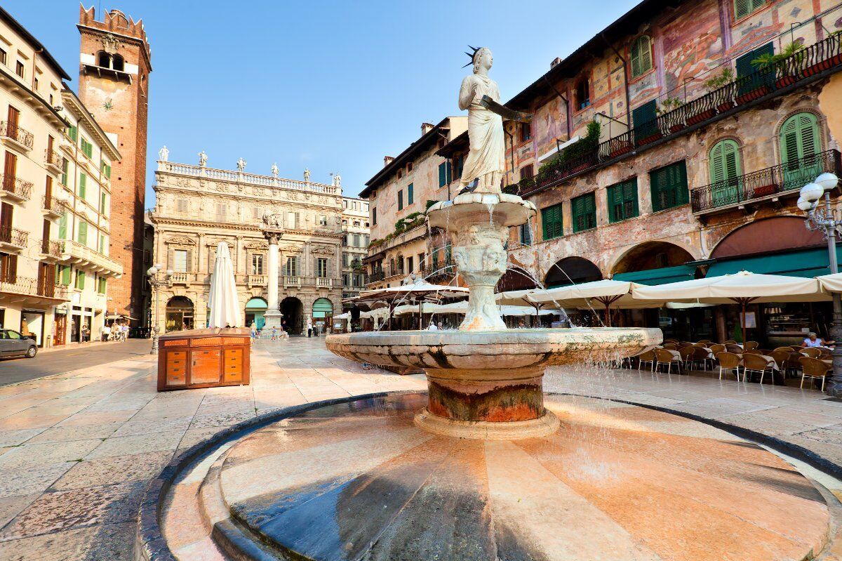 Tour guidato a Verona: osterie, caffè storici e degustazioni desktop picture