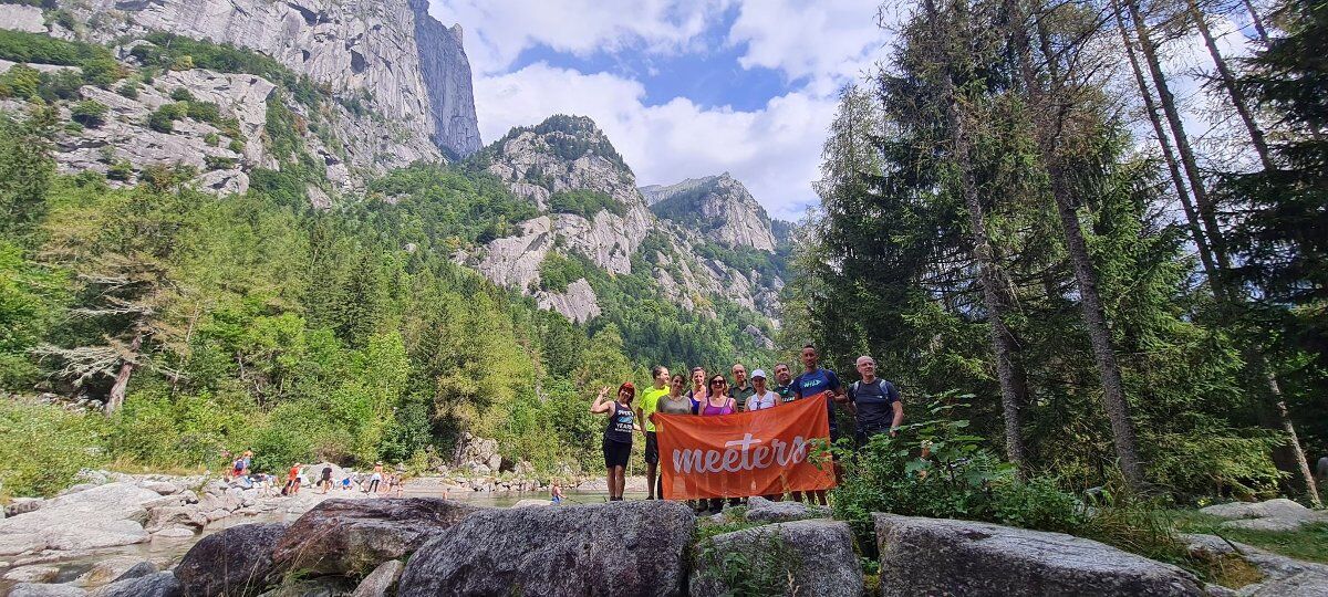 Escursione in Val di Mello: ai piedi dei giganti di granito Escursione in Val di Mello: ai piedi dei giganti di granito desktop picture