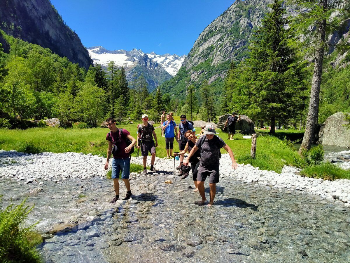 Escursione in Val di Mello: ai piedi dei giganti di granito desktop picture