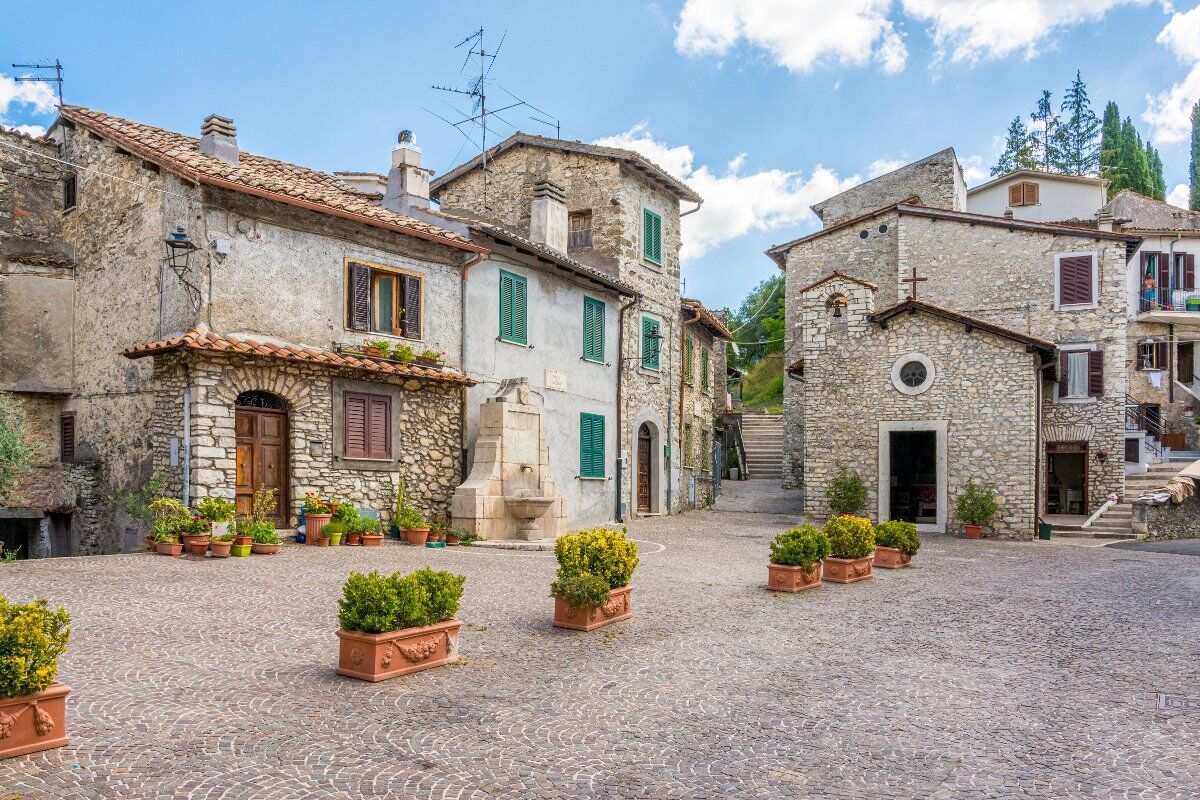 Escursione nel piccolo borgo di Percile: i Lagustelli e la Ramiccia desktop picture