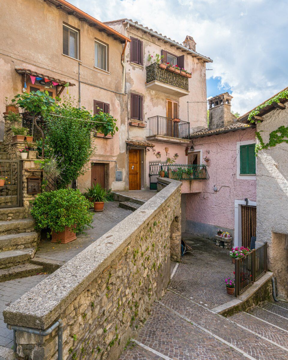 Escursione nel piccolo borgo di Percile: i Lagustelli e la Ramiccia Escursione nel piccolo borgo di Percile: i Lagustelli e la Ramiccia desktop picture