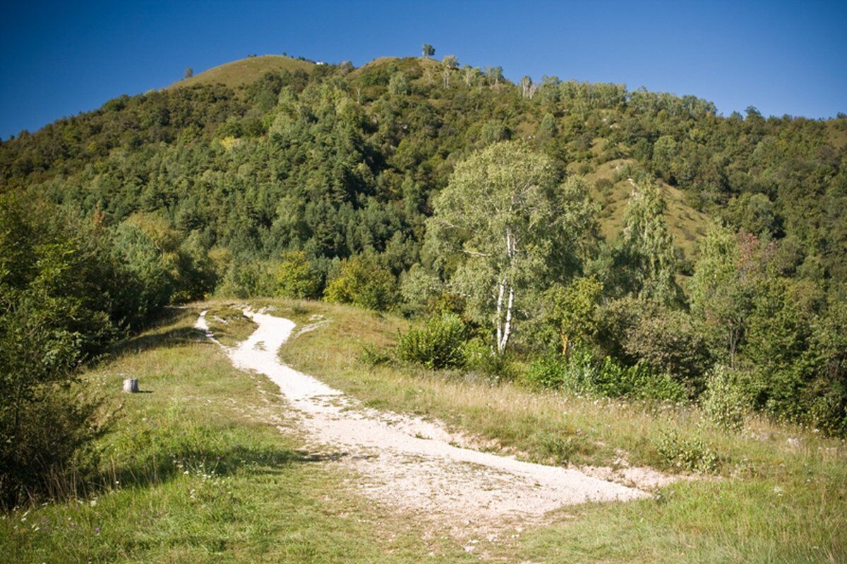 Percorso ad anello in Valganna tra laghetti, ruscelli e panorami Percorso ad anello in Valganna tra laghetti, ruscelli e panorami desktop picture