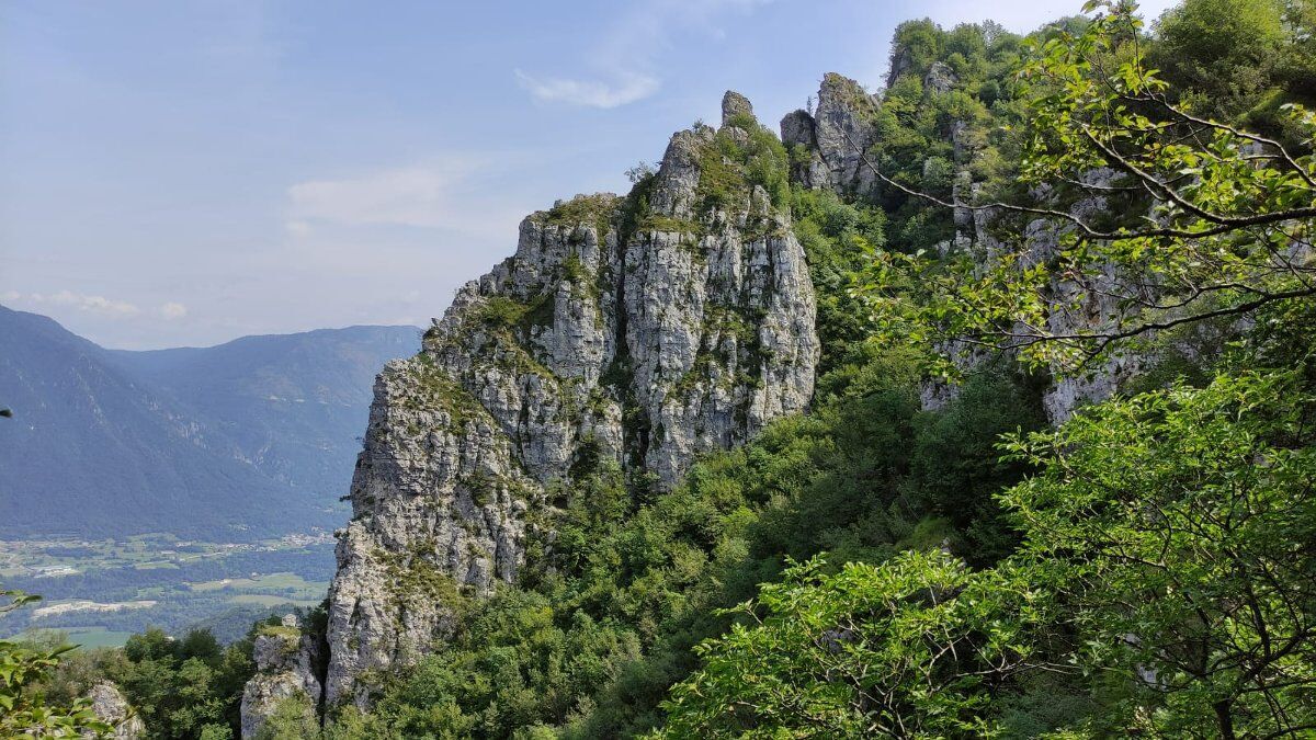 Escursione sulle creste del Monte Summano Escursione sulle creste del Monte Summano desktop picture