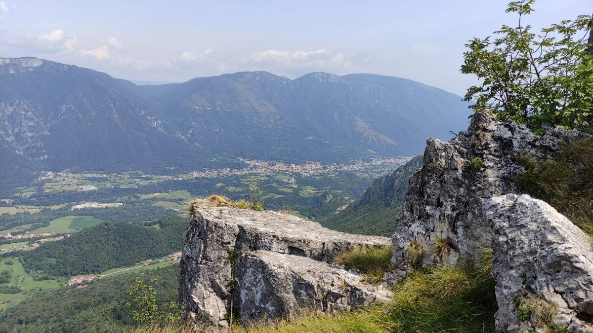 Escursione sulle creste del Monte Summano Escursione sulle creste del Monte Summano desktop picture