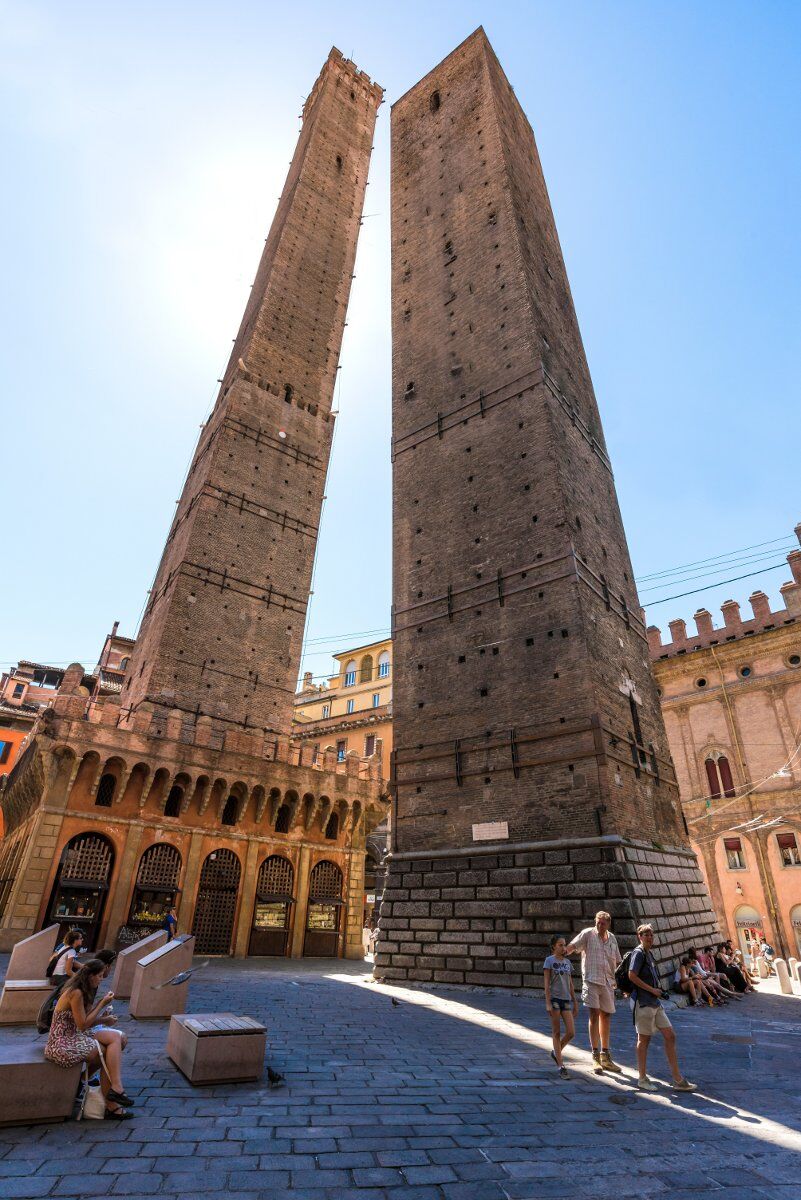 Bologna Misteriosa: Tour tra storia, cultura, scienza e magia desktop picture