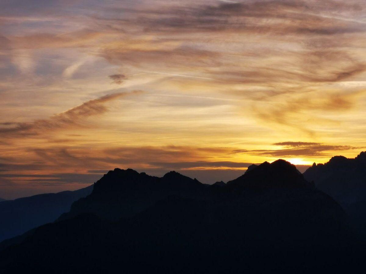 Alla conquista delle Dolomiti: una settimana di Trekking, Bellezze Naturali e Relax desktop picture