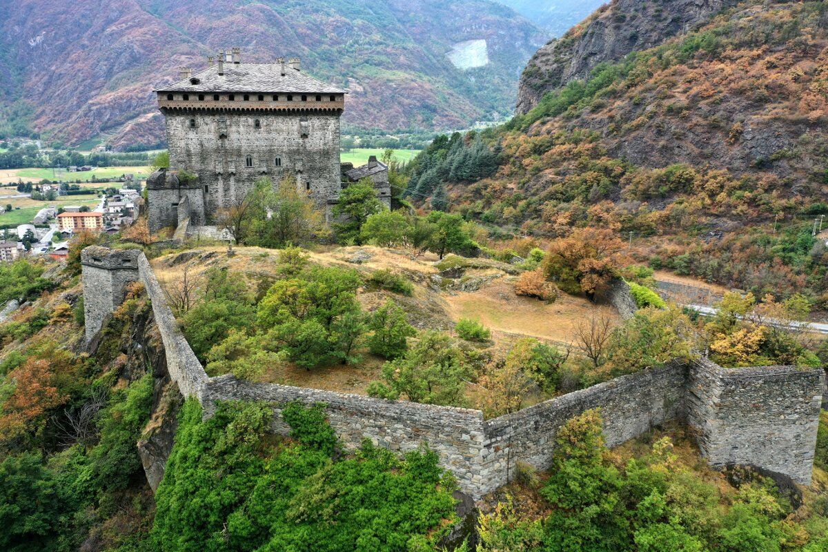 Trekking ‘’al contrario’’ in Val d’Ayas: gli scenari delle 8 montagne Trekking ‘’al contrario’’ in Val d’Ayas: gli scenari delle 8 montagne desktop picture