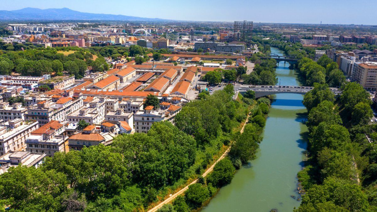Alla scoperta dell'anima di Roma: il Rione Testaccio e lo street food Alla scoperta dell'anima di Roma: il Rione Testaccio e lo street food desktop picture