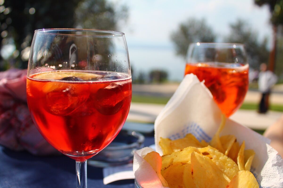 Aperitivo estivo sul Lago di Garda Aperitivo estivo sul Lago di Garda desktop picture
