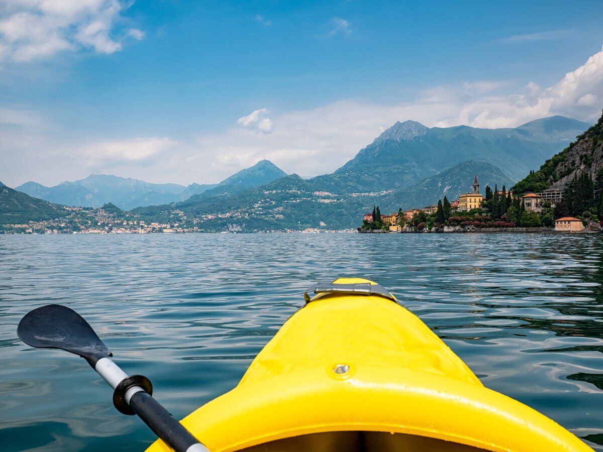 Tour in kayak al tramonto tra il lago di Como e monti Lecchesi desktop picture